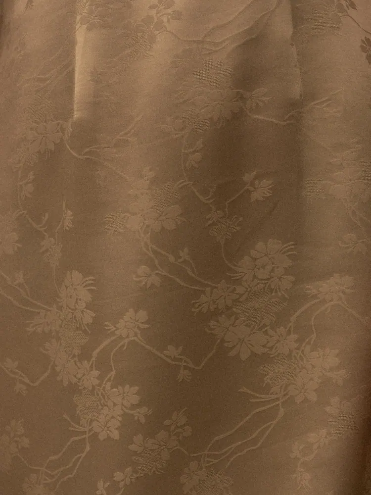 Detail van de zijden stof van de trouwjurk