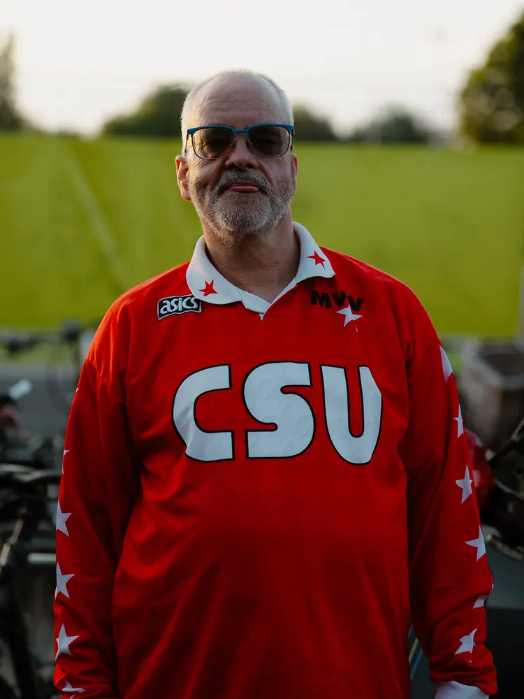 MVV-supporter in een retroshirt met CSU-sponsor